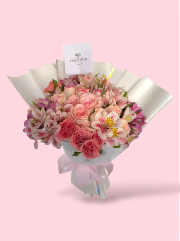 12 Rosas dovela con astromelia y mini rosa - Image 2